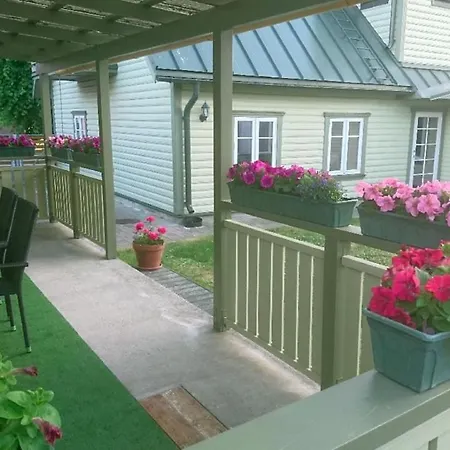 Roenne Majutus 3* Пярну