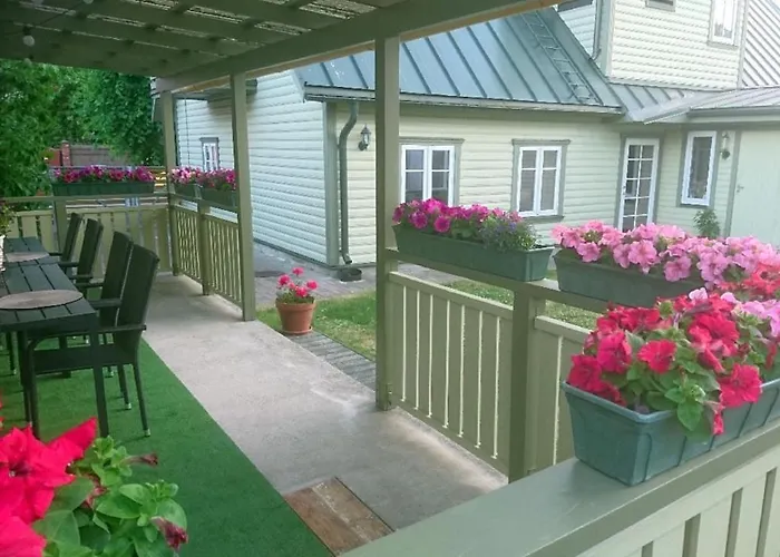 Roenne Majutus 3* Parnu